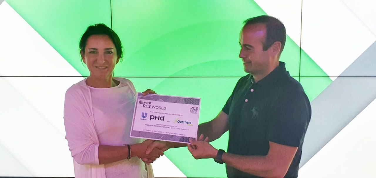 The Rich Messaging Game Changer certificate handed over on stage